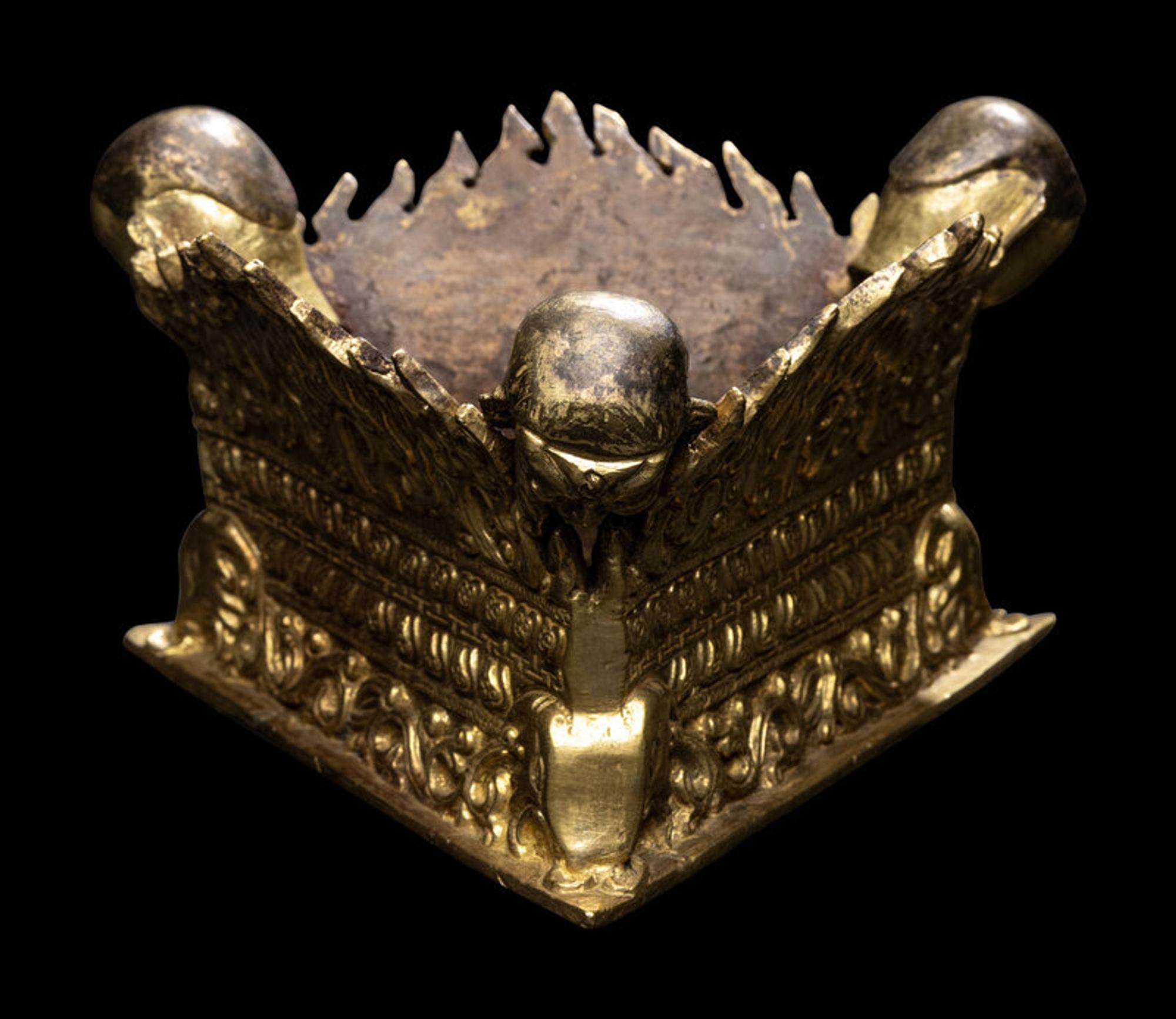 A Sino-Tibetan Gilt Bronze Kapala, 20th Century 近代 銅鎏金嘎巴拉碗