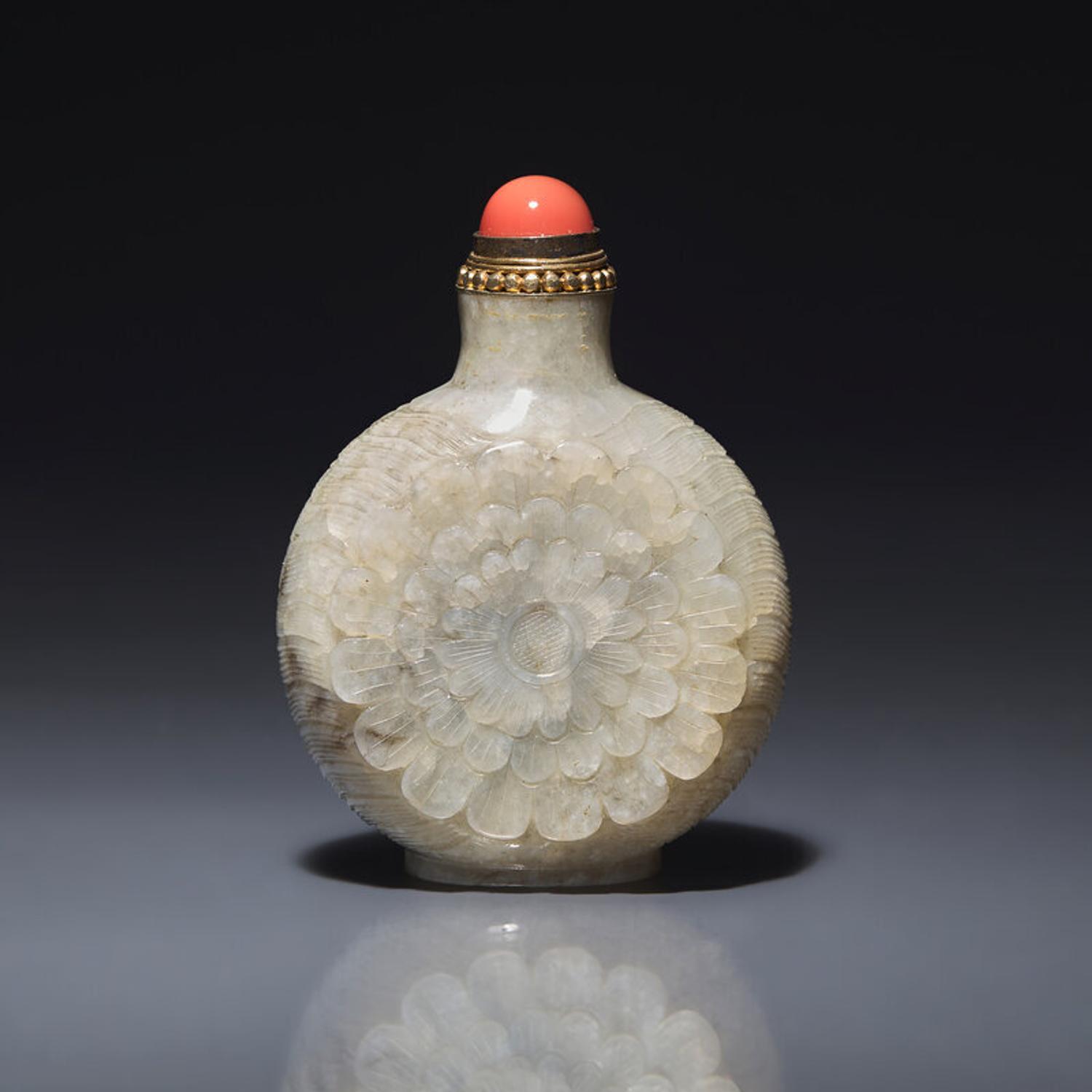 A Chinese Floral-Carved Greyish-Beige Jade Snuff Bottle 灰白玉雕花鼻烟壺