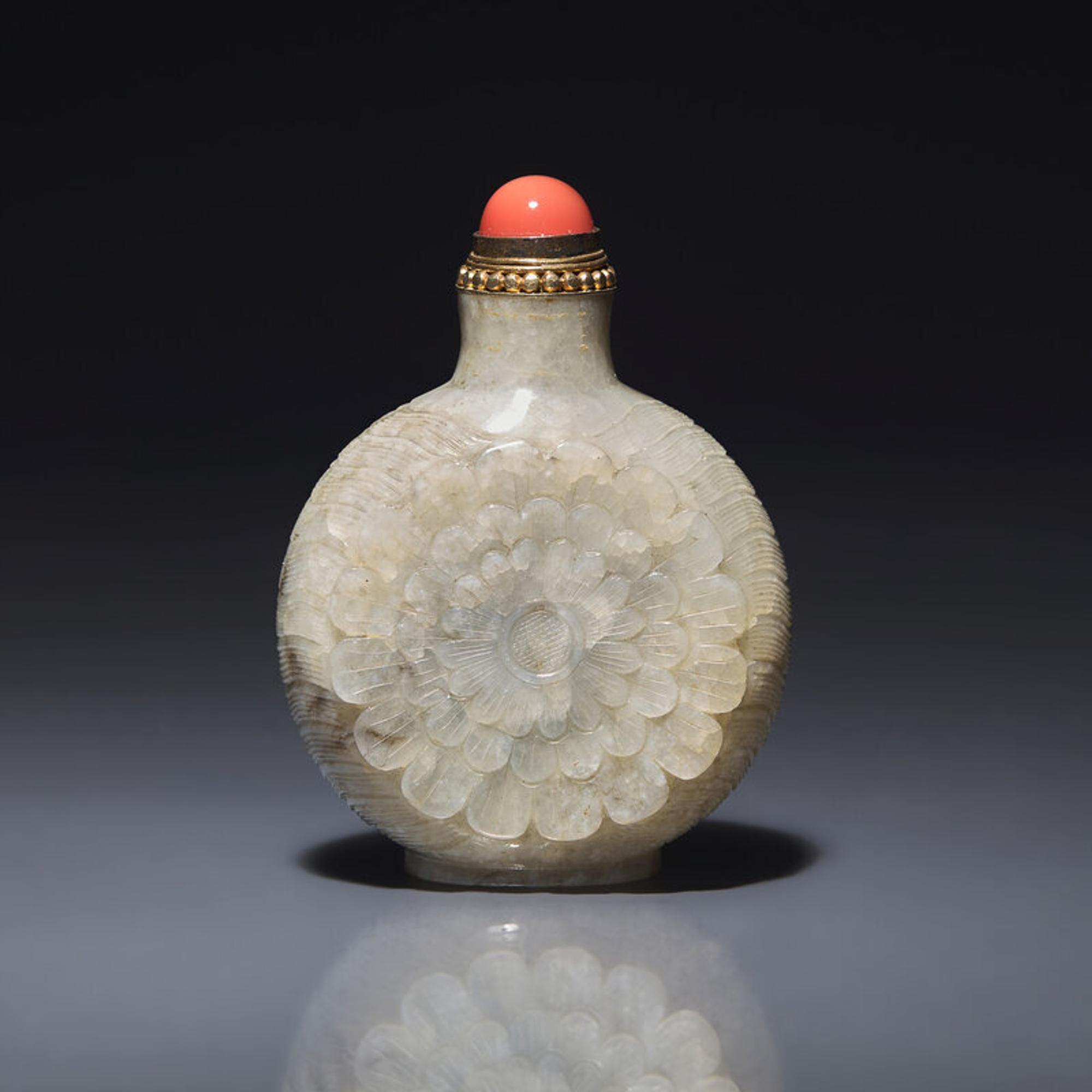 A Chinese Floral-Carved Greyish-Beige Jade Snuff Bottle 灰白玉雕花鼻烟壺