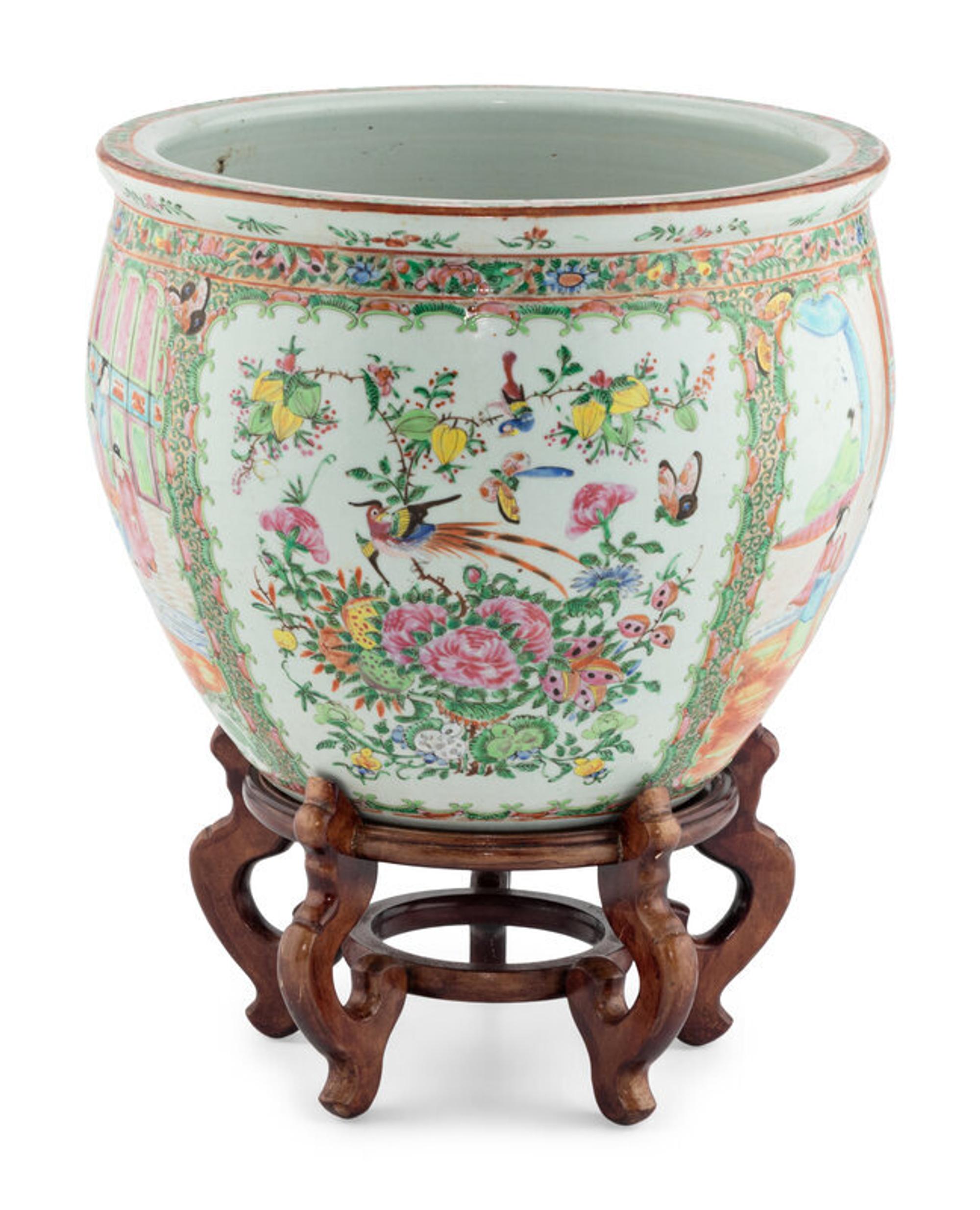 A Chinese Export Rose Medallion Porcelain Jardinière, 20th Century 近代 廣彩大缸