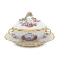 A Meissen Porcelain Ozier-Molded Scenic Tureen with Stand