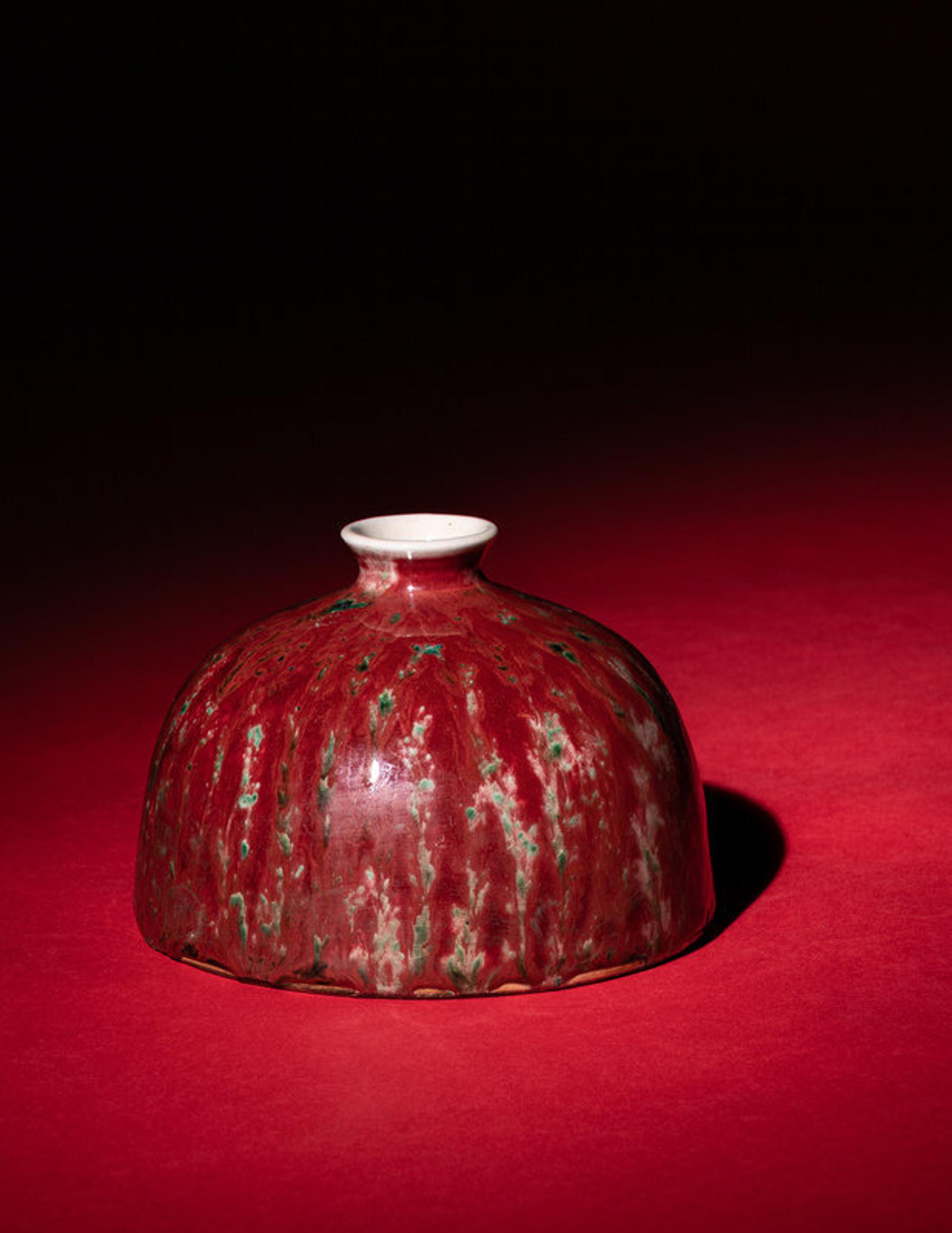 A Peachbloom Glazed Porcelain Waterpot, Taibaizun, 19th Century 清晚期 豇豆紅釉太白尊