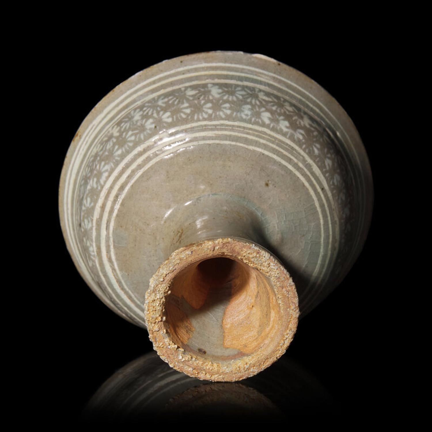 A Korean Buncheong Stem Cup, 14th/15th Century 十四-十五世紀 高麗粉青沙器高足杯
