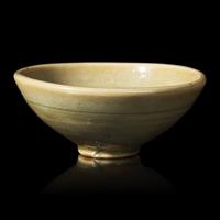 A Chinese Yaozhou Style Celadon Glazed Tea Bowl 耀州窯落花流水刻划花碗