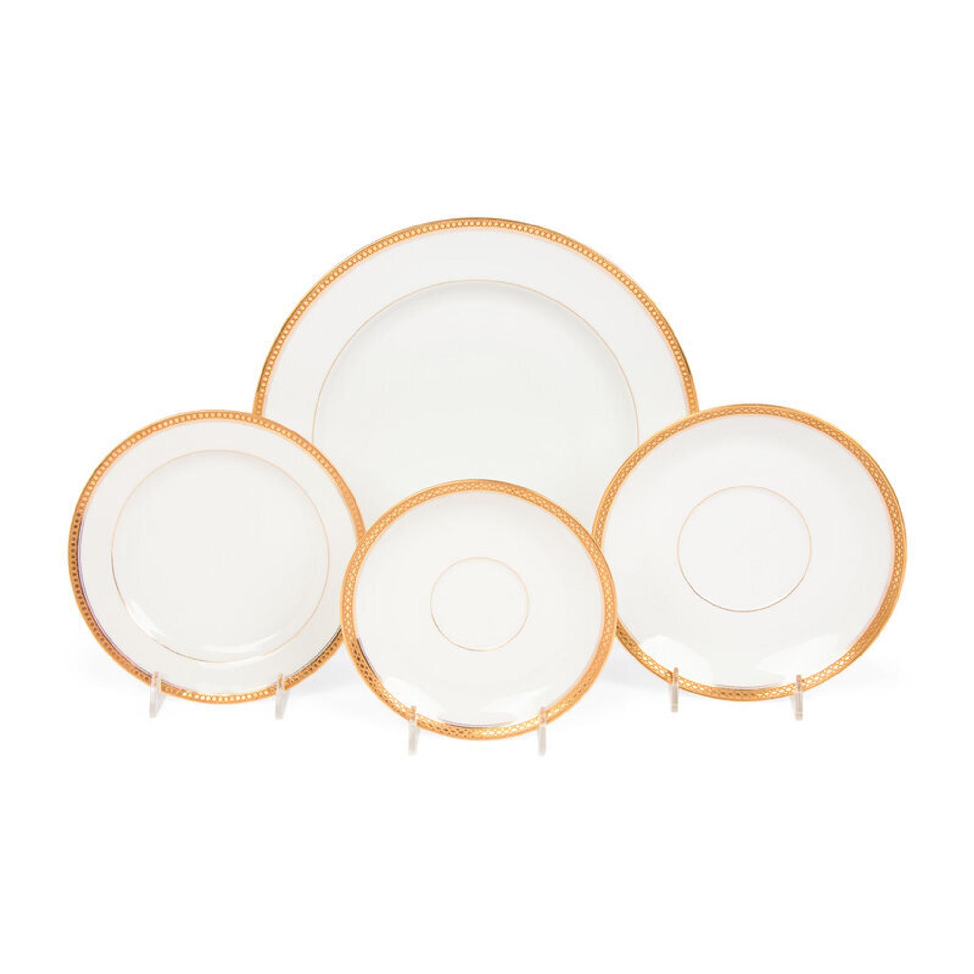 A Haviland Limoges Porcelain Dinner Service