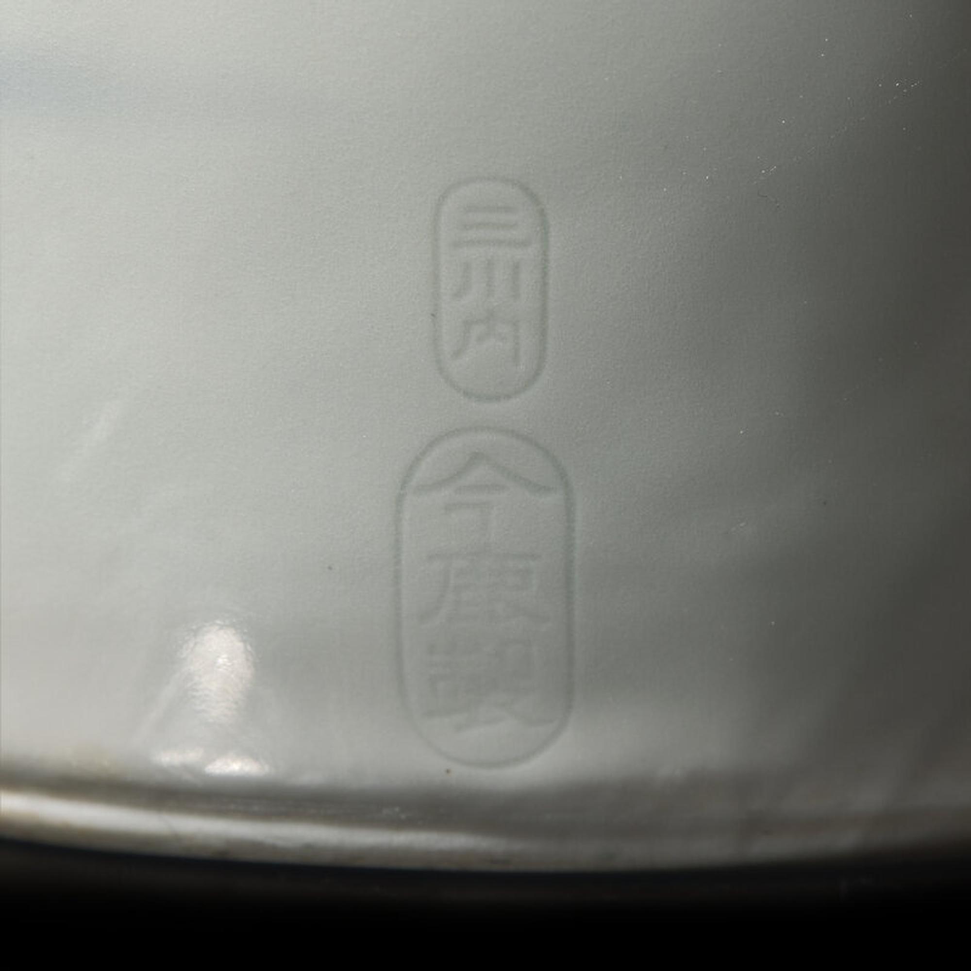 A Japanese Hirado Blue and White Porcelain Reticulated Double-Walled 'Koi and Flowers' Vase, Meiji/Taisho Period 日本明治/大正時期 平戶燒青花鯉魚圖賞瓶