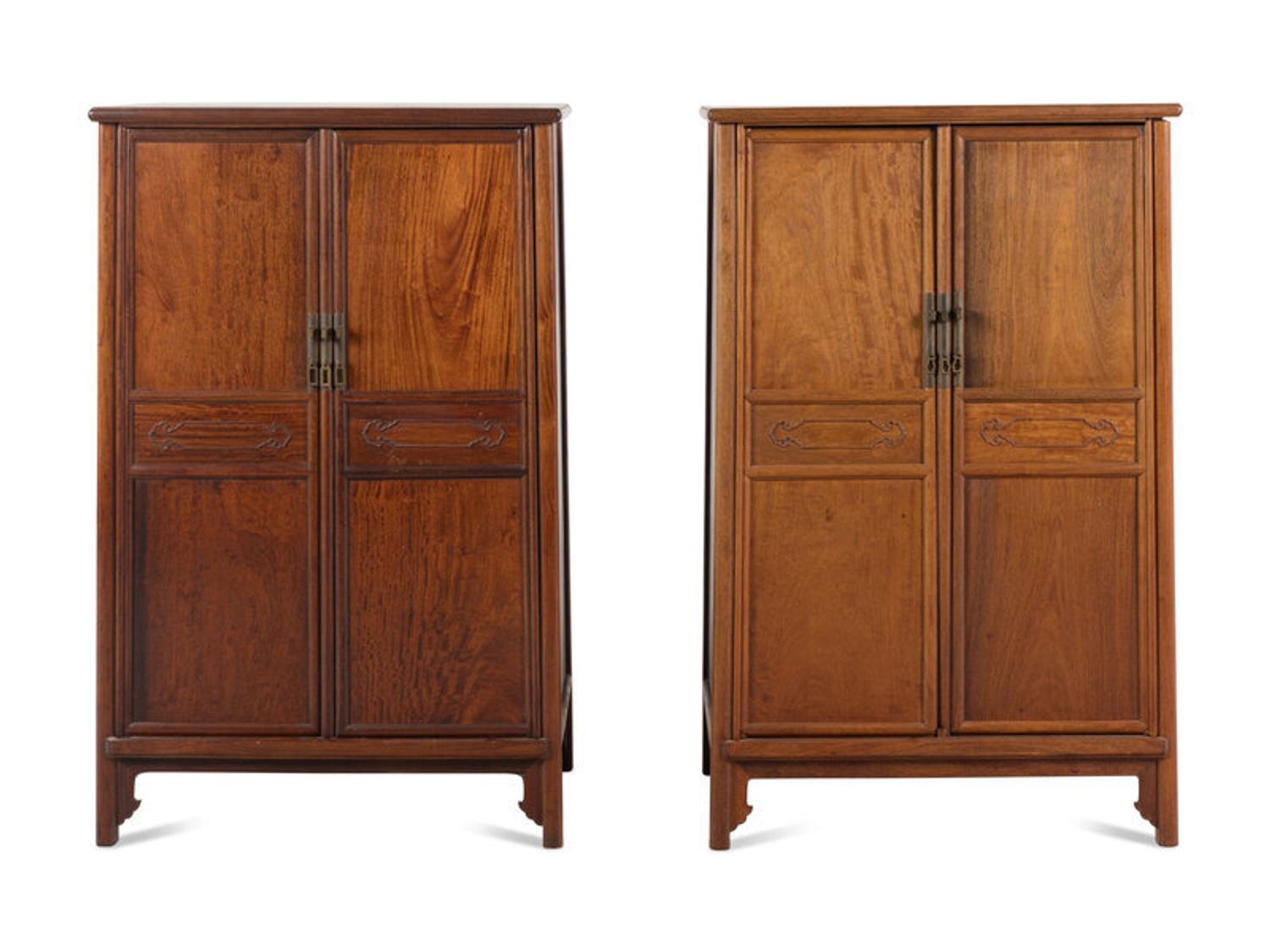 A Pair of Chinese Hardwood Round Corner Tapered Cabinets, Yuanjiaogui, 20th Century 近代 硬木圓角櫃一對