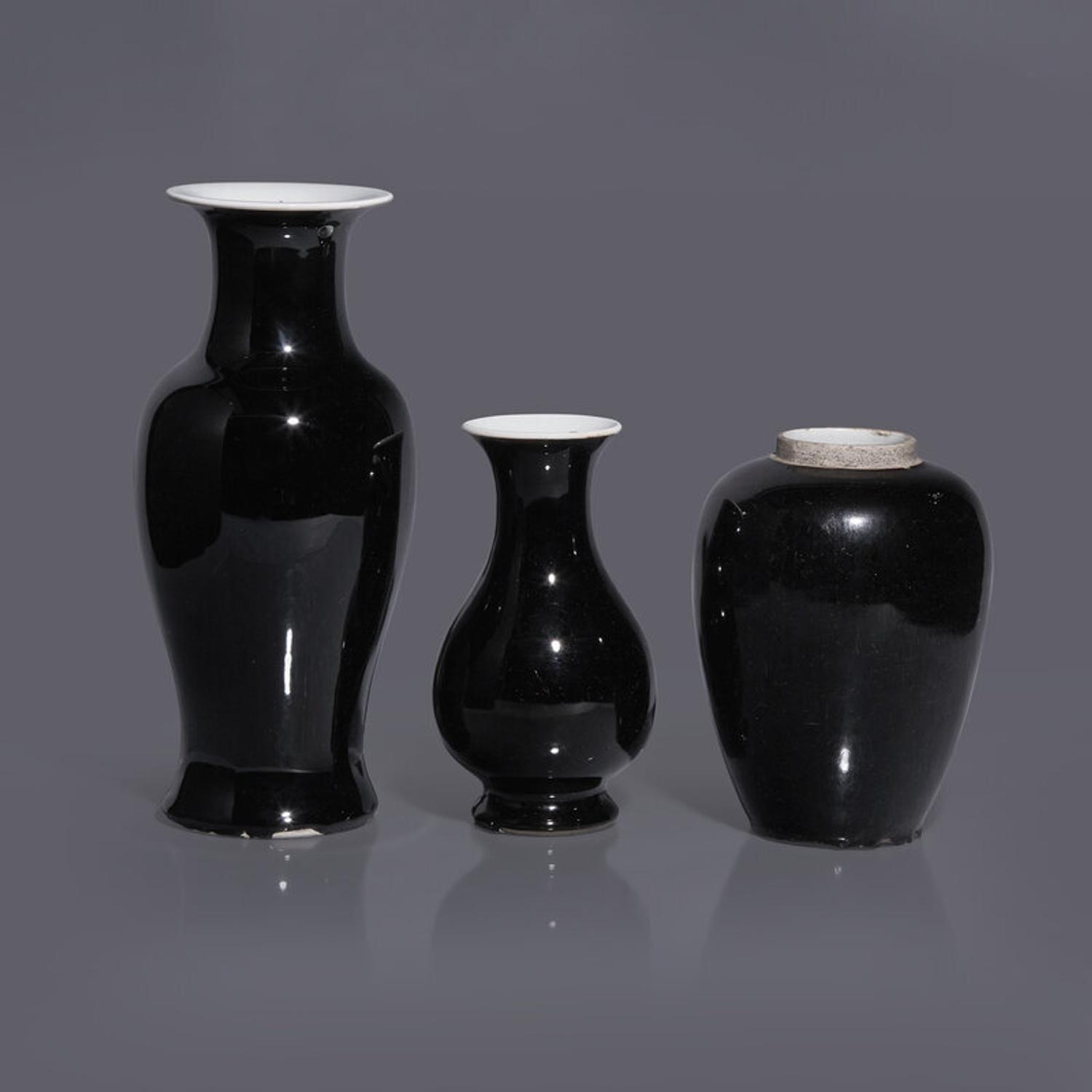 Three Chinese Mirror Black Glazed Porcelain Vases, 19th Century 清晚期 黑釉賞瓶一組三件