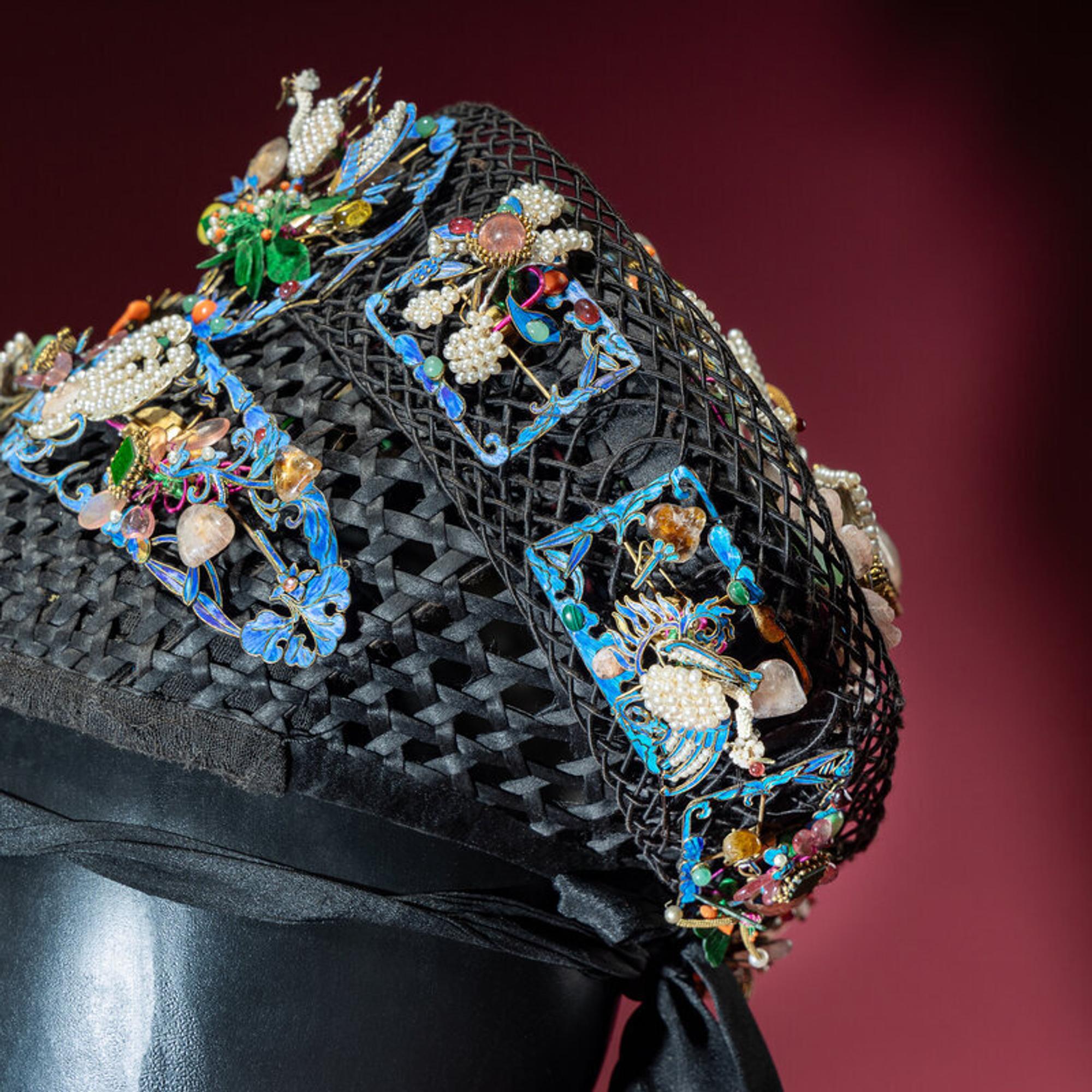 A Chinese Pearl, Jadeite, and Hardstone Ornamented Court Headdress, Dianzi, with Headband, Box, and Four Hairpins, 19th Century 清晚期 珠翠鈿子及遮眉勒一套