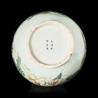 A Large Chinese Famille Rose 'Hundred Deer' Hu Vase, 19th/20th Century 晚清/民国 粉彩百鹿尊