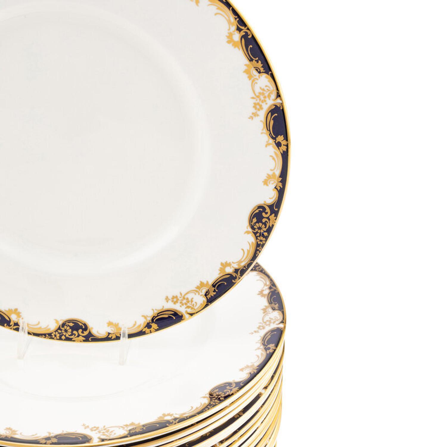 A Set of Eighteen Mintons Versailles Porcelain Dinner Plates