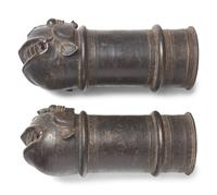 A Pair of Indian Patinated Bronze Palanquin Finials, 19th Century or Earlier 十九世紀或更早 印度銅虎首車轝一對
