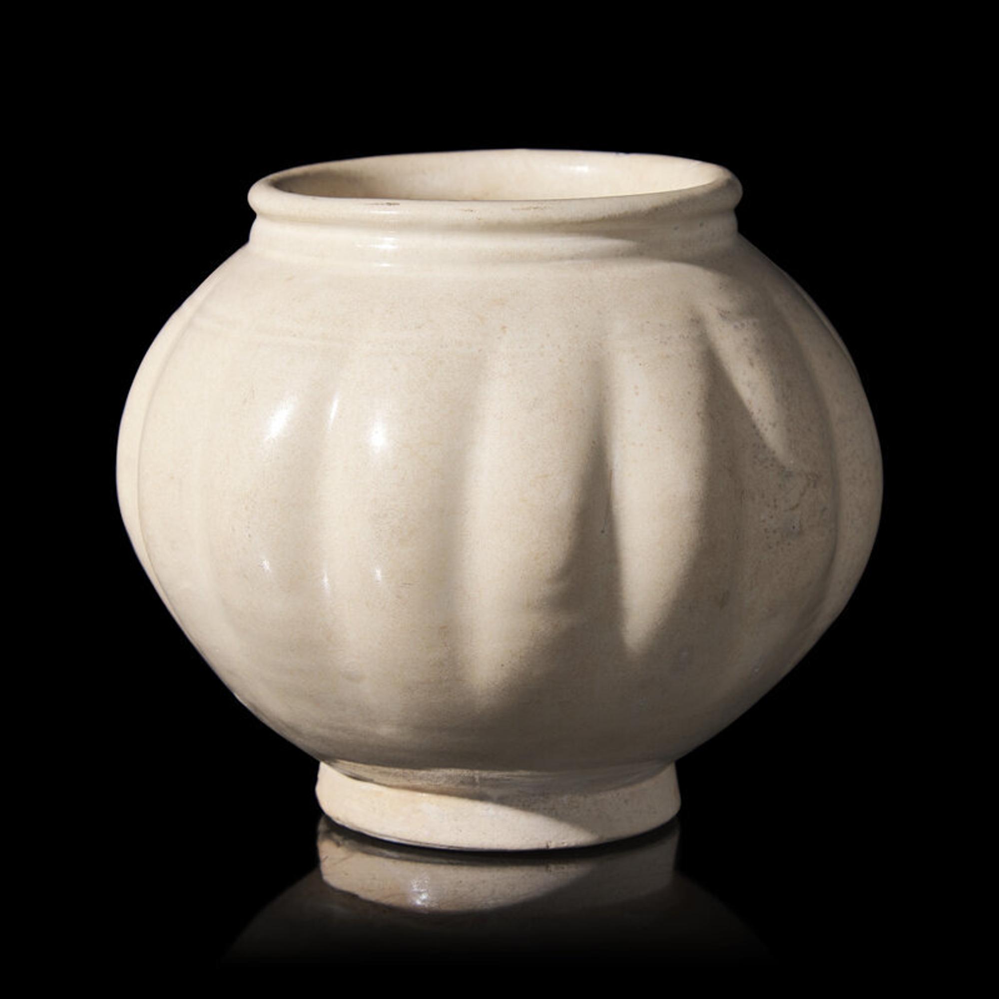 A Chinese Cizhou Style Melon-Form Jar 巨鹿瓜棱罐
