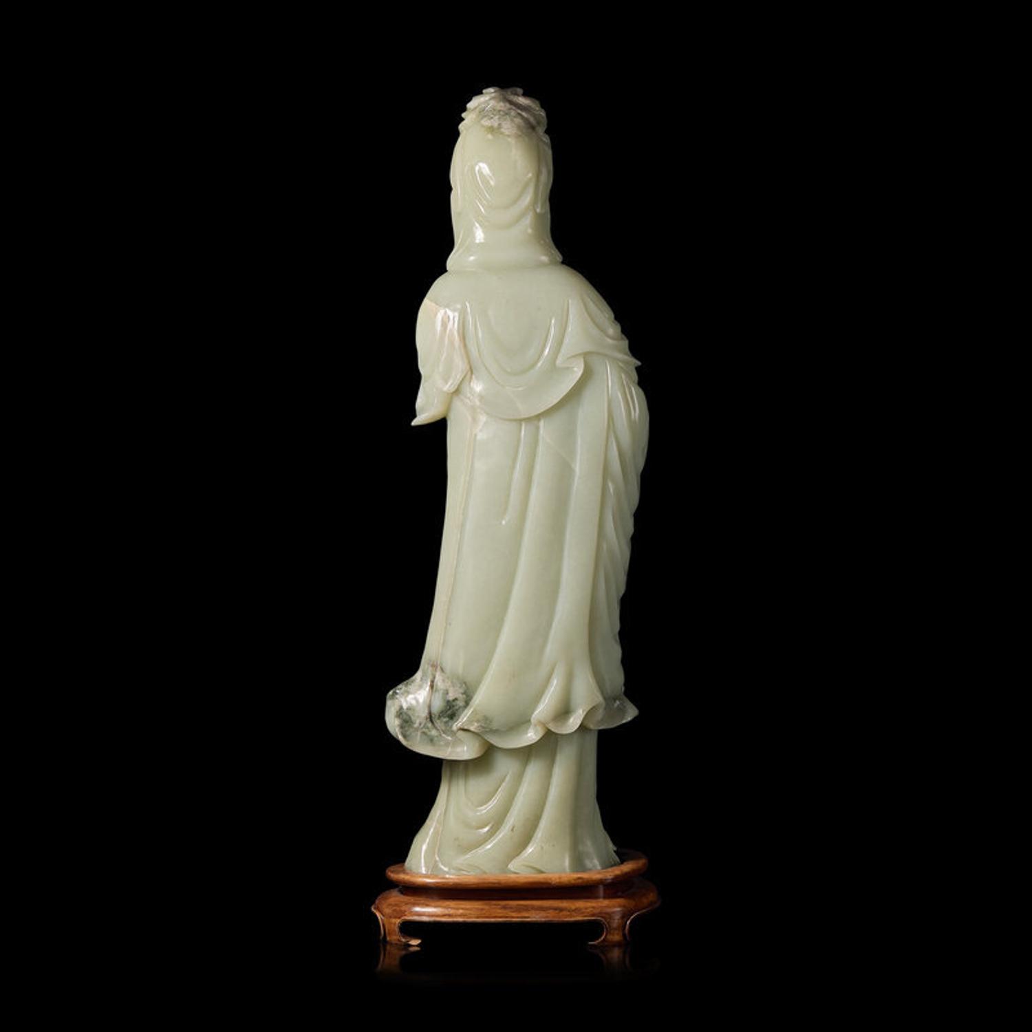 A Large Chinese Pale-Celadon Jade Gaunyin, 20th Century 近代 青白玉大觀音像