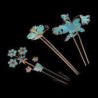 Three Chinese Kingfisher Feather Hairpins, 19th Century 清晚期 點翠髮釵一組三件