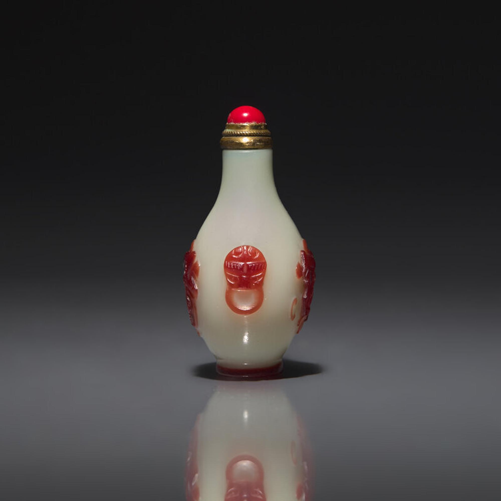 A Chinese Miniature Red-Overlaid Opaline Glass Snuff Bottle, Circa 1750-1820 1750-1820年 涅白地套寶石紅料螭龍紋小鼻烟壺