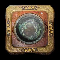 A Japanese Lacquer Hibachi and Metal Liner, with Tokugawa Mon, Edo-Early Meiji Period 日本江戶-明治早期 漆繪火盆一組