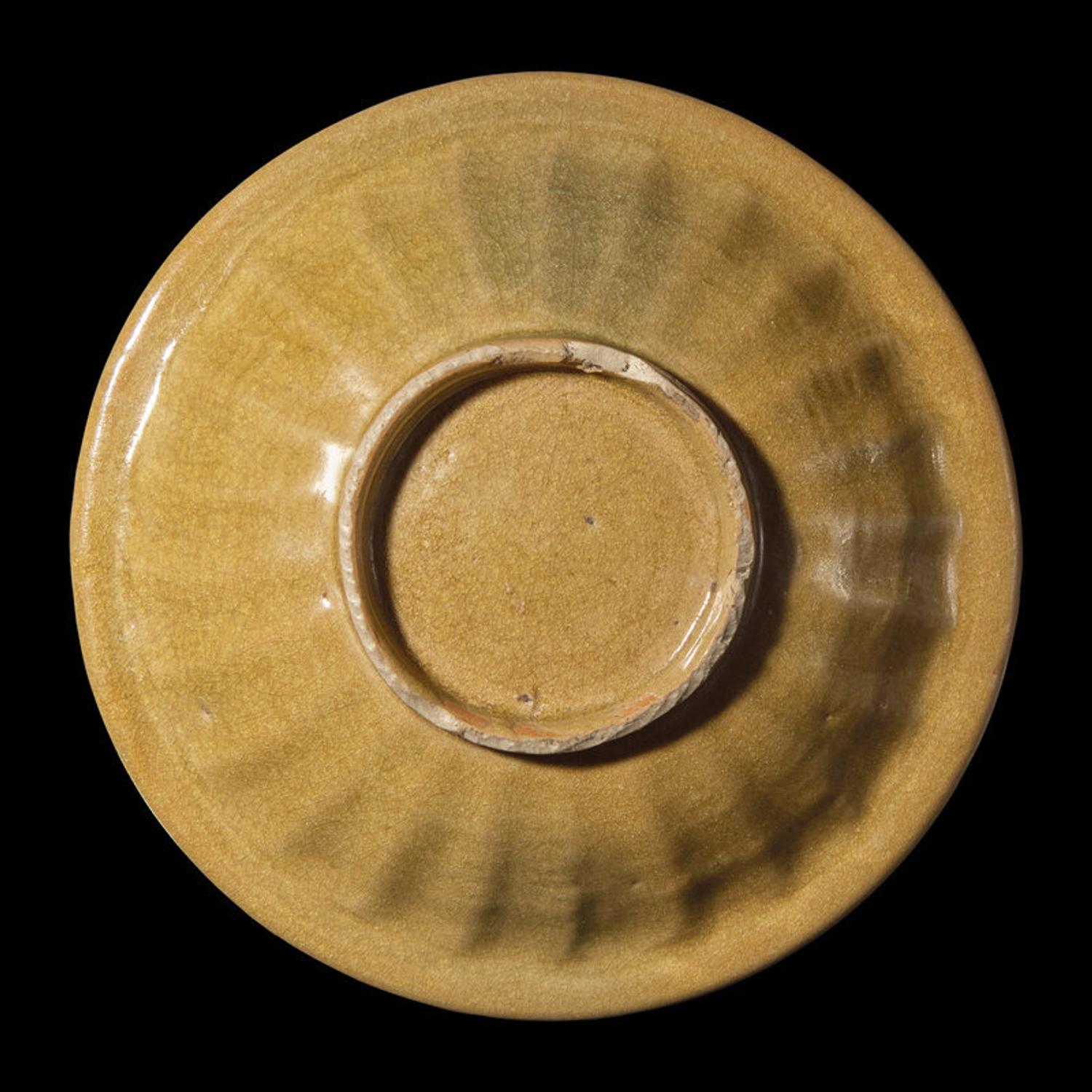 A 'Golden Longquan' or 'Beishoku' Double-Fish Dish, Southern Song to Yuan Dynasty 南宋-元 龍泉窯 米黃釉雙魚洗