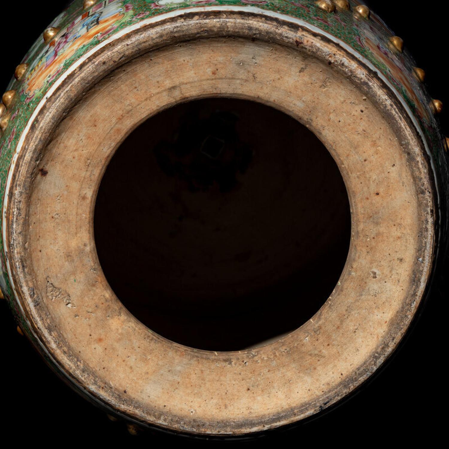 A Near Pair of Chinese Rose Medallion Garden Stools, Second Half 19th Century 清晚期 廣彩鼓凳兩隻