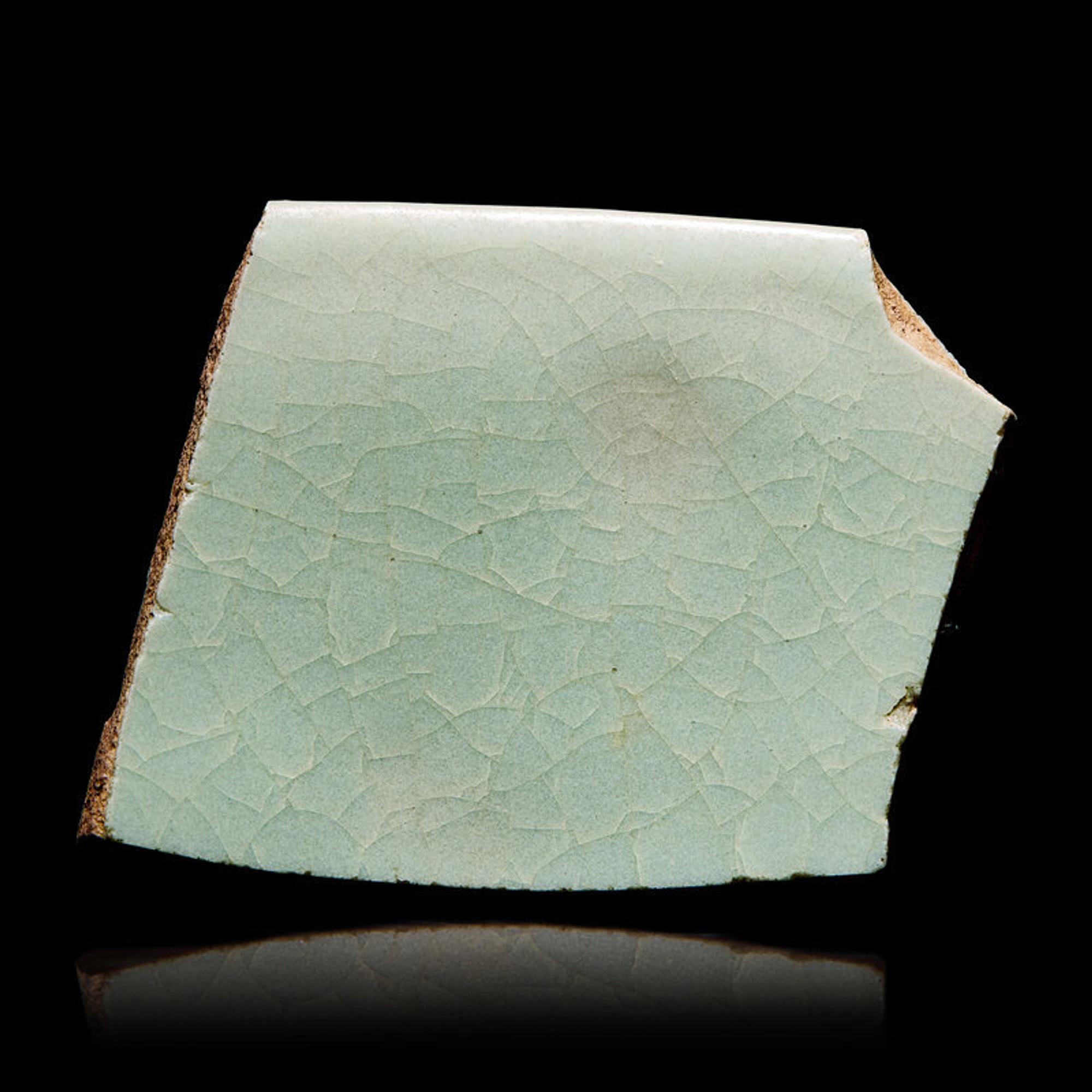 A Ru Ware and A Guan Ware Porcelain Fragment, Song Dynasty 宋 汝窯官窯瓷片各一