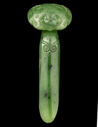 Three Chinese Jade and Jadeite Jewelry, 19th Century 清 翡翠、白玉首飾一組三件