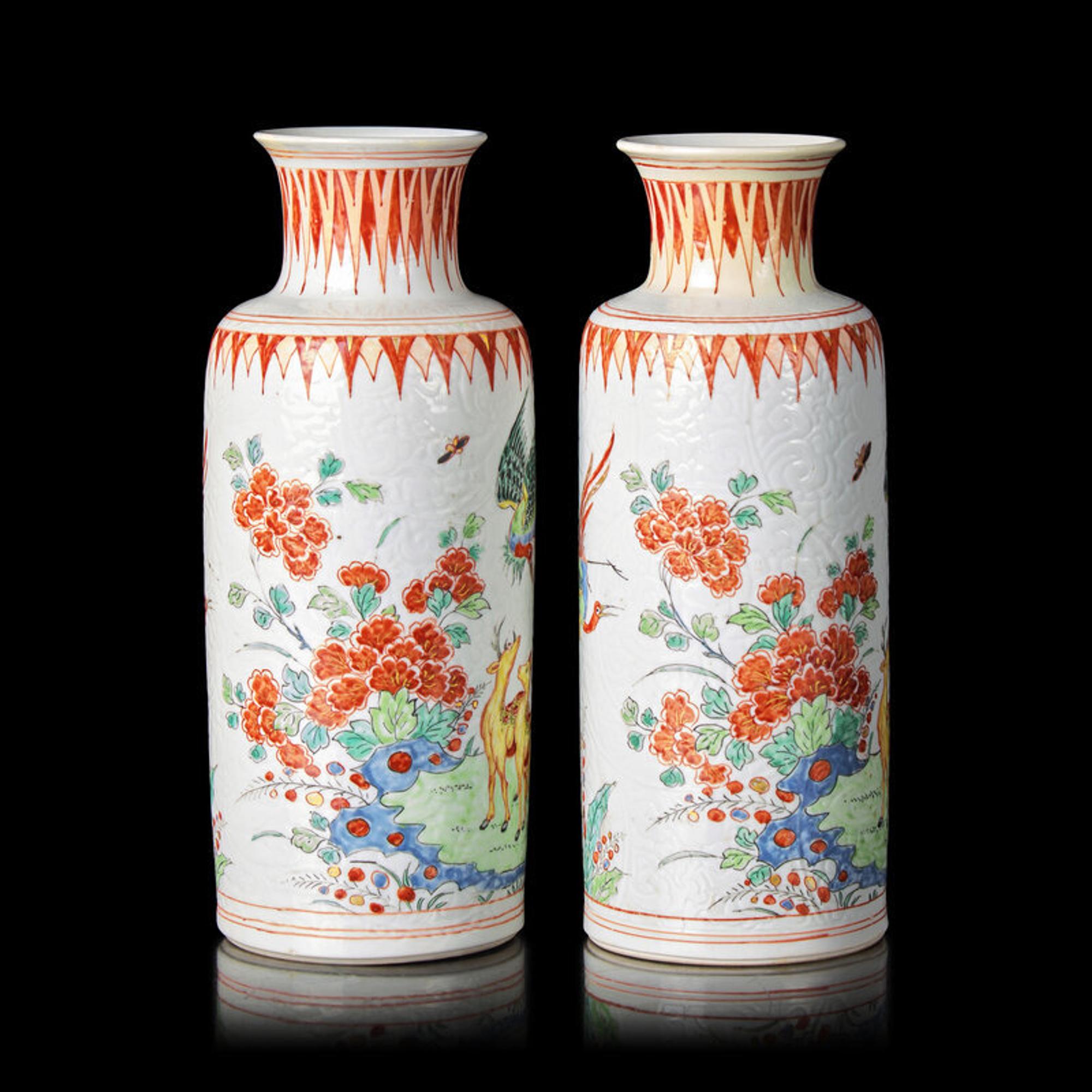 A Matched Pair of Dutch-Decorated Chinese Rouleau Vases, Kangxi Period 清康熙 五彩紙槌瓶兩件