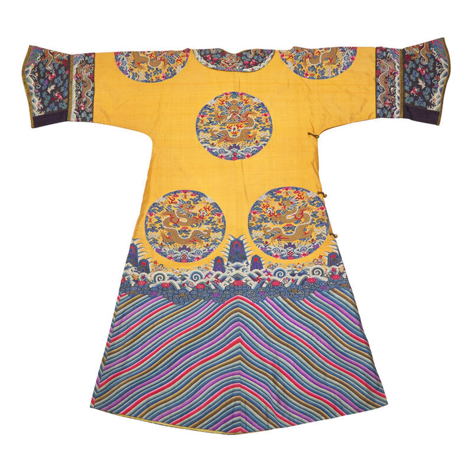 A Chinese Yellow Kesi Dragon Roundel Robe, Late 19th Century 清晚期 黃地緙絲龍袍