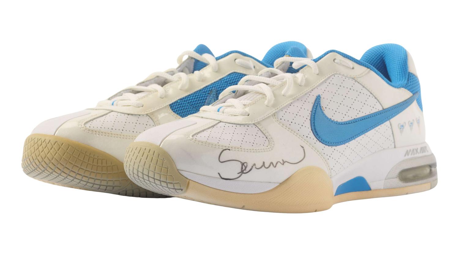 Serena Williams | Match-Issued and Signed 2009 Nike Tennis Shoes (MEARS and Beckett) lot