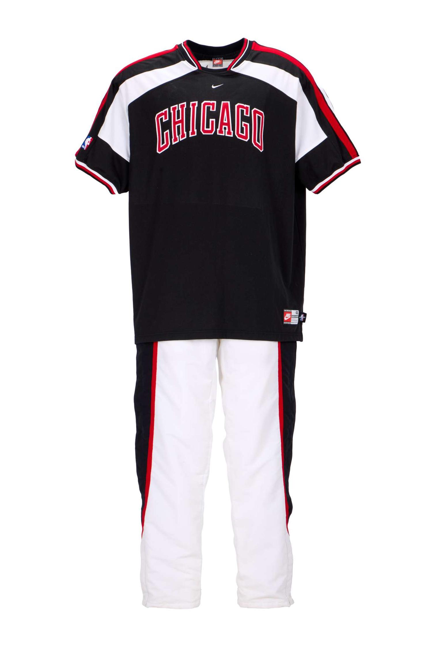 Michael Jordan | 1997-1998 Chicago Bulls Warm-Up Ensemble lot