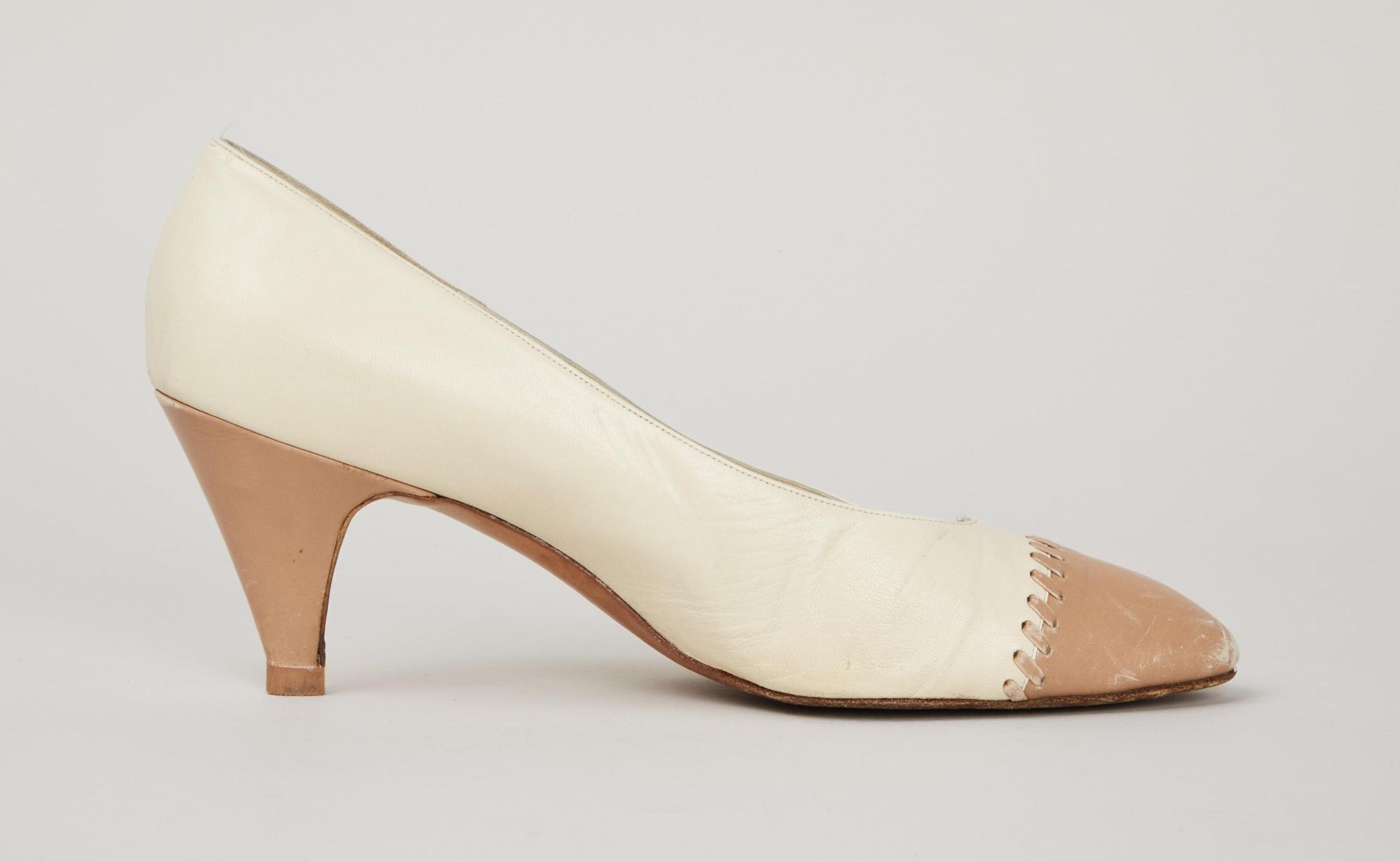 Princess Diana | 1993 Two-Tone Biege And Cream Leather Pumps