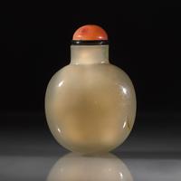 A Chinese Carved Agate "White Rabbit" Snuff Bottle, Qing Dynasty, Late 19th Century — 清晚期 瑪瑙巧雕白兔圖鼻煙壺