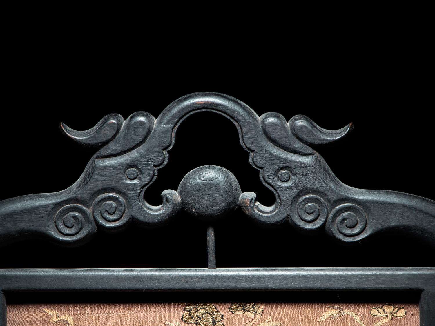 A Chinese Kesi Woven Silk Inset Hardwood Table Screen