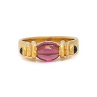 YELLOW GOLD AND GARNET RING
