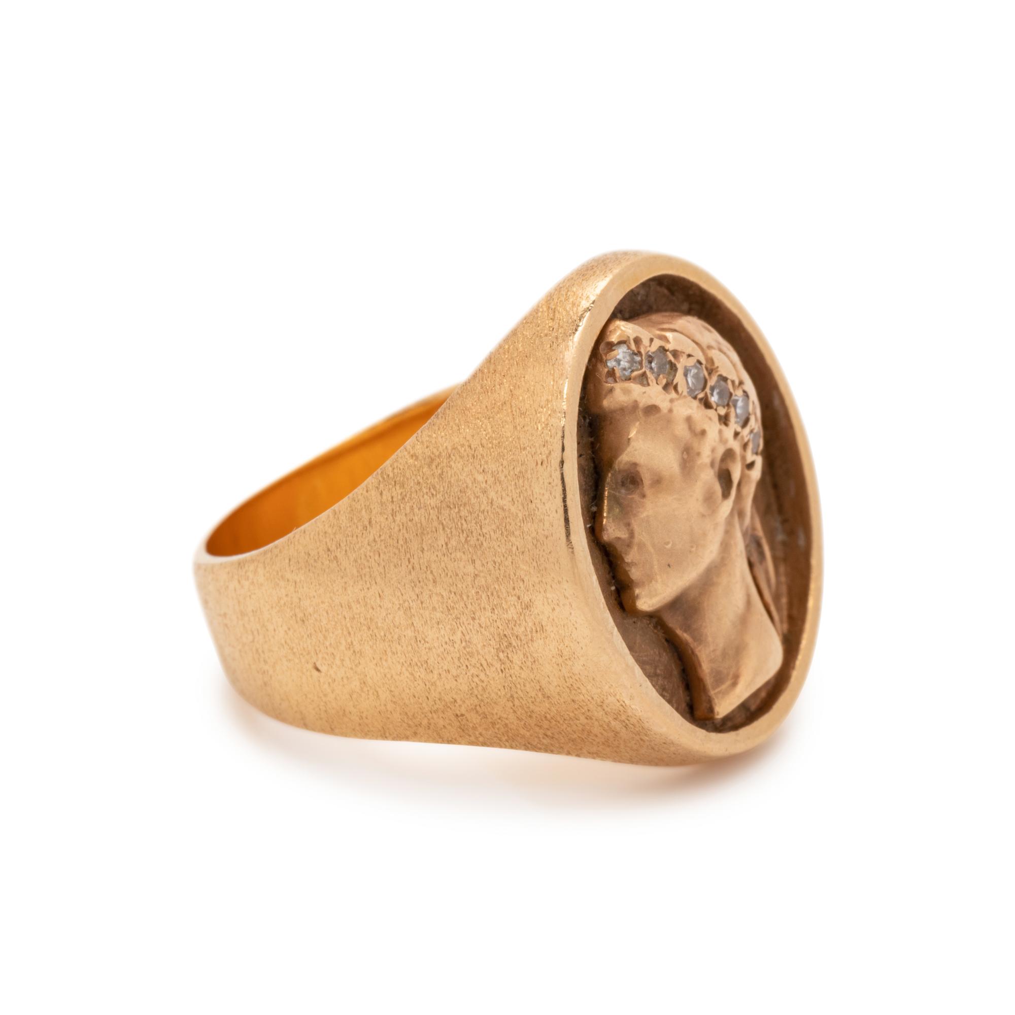 YELLOW GOLD AND DIAMOND RING