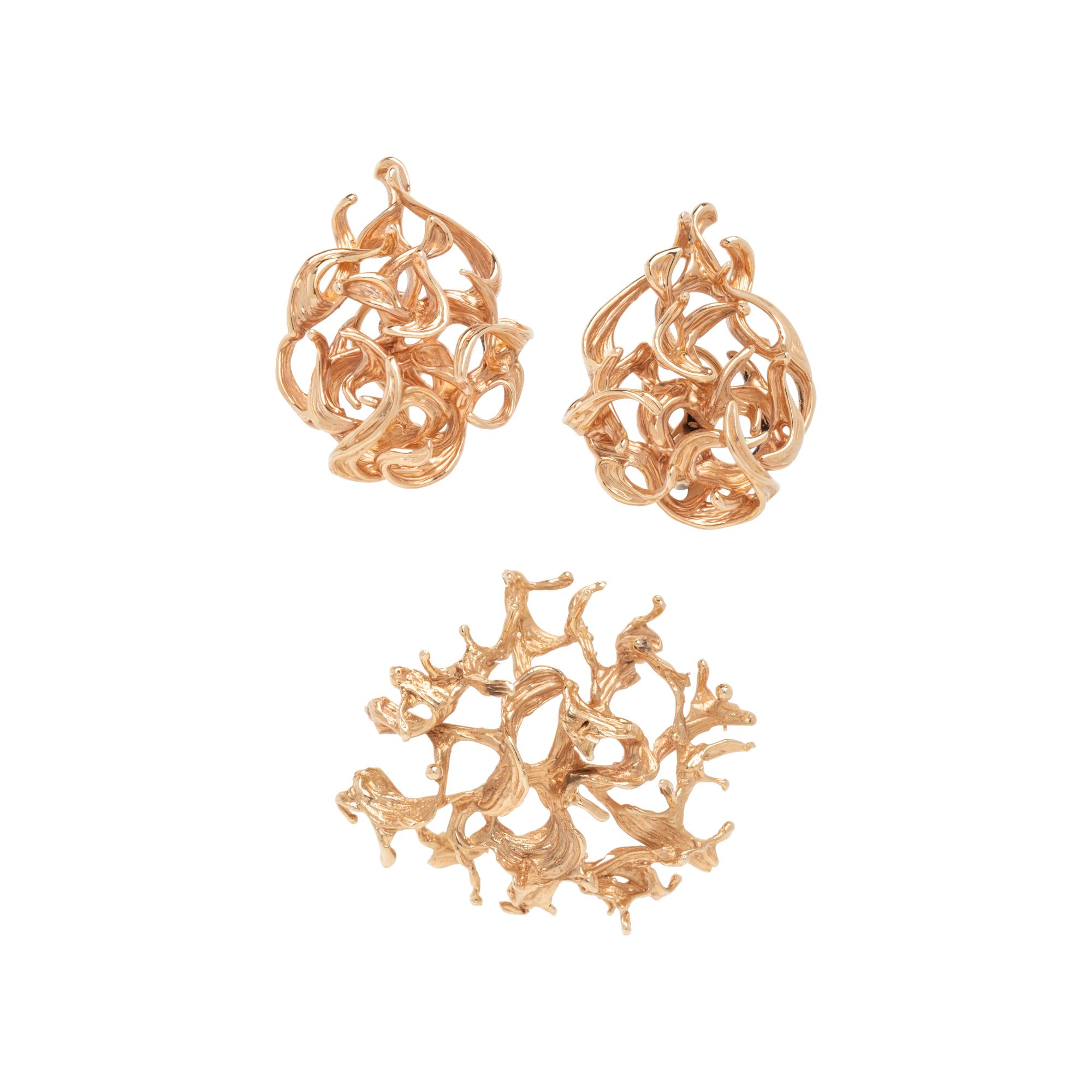 YELLOW GOLD EARRINGS AND BROOCH