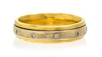 An 18 Karat Two Tone Gold and Diamond Rolling Ring, 6.80 dwts.