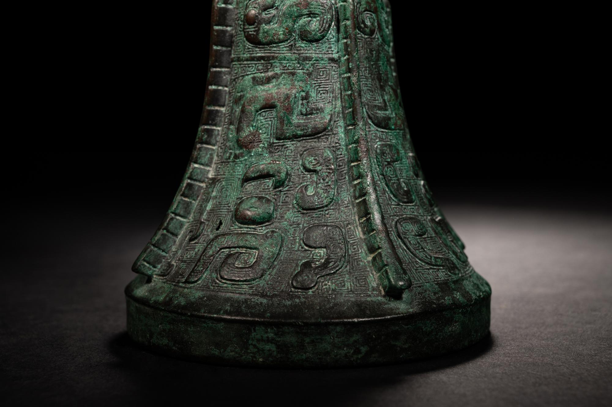 An Archaic Bronze Wine Vessel, Gu