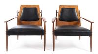 A Pair of American Mid-Century Elm and Leather Armchairs Height 31 1/2 inches. — MID 20TH CENTURY