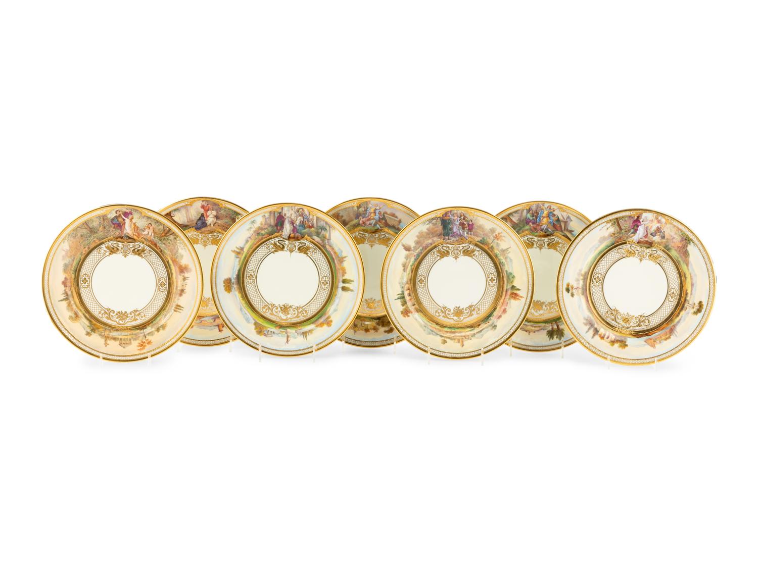 A Dresden (Ambrosius Lamm) Porcelain Dinner Service