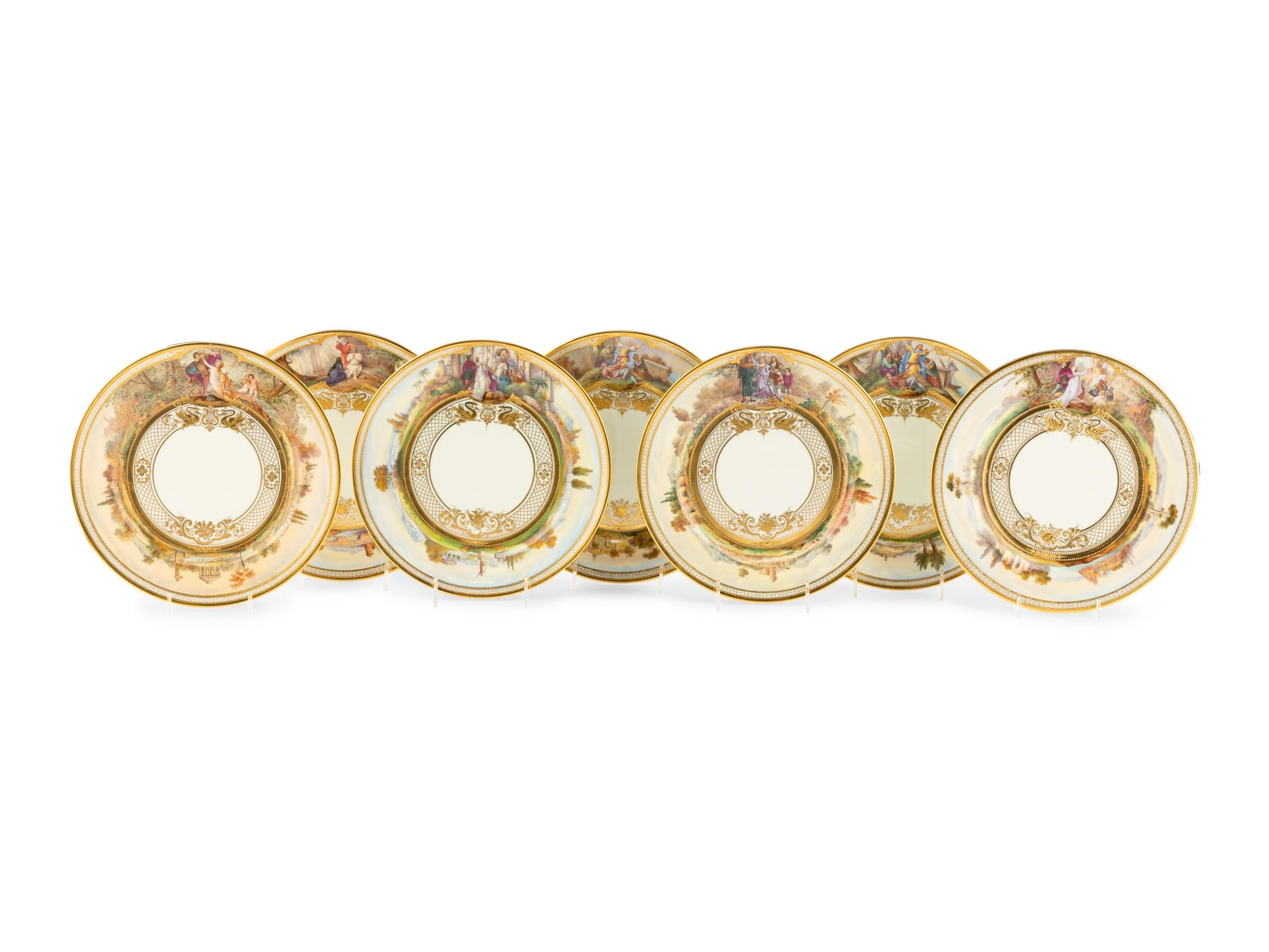 A Dresden (Ambrosius Lamm) Porcelain Dinner Service