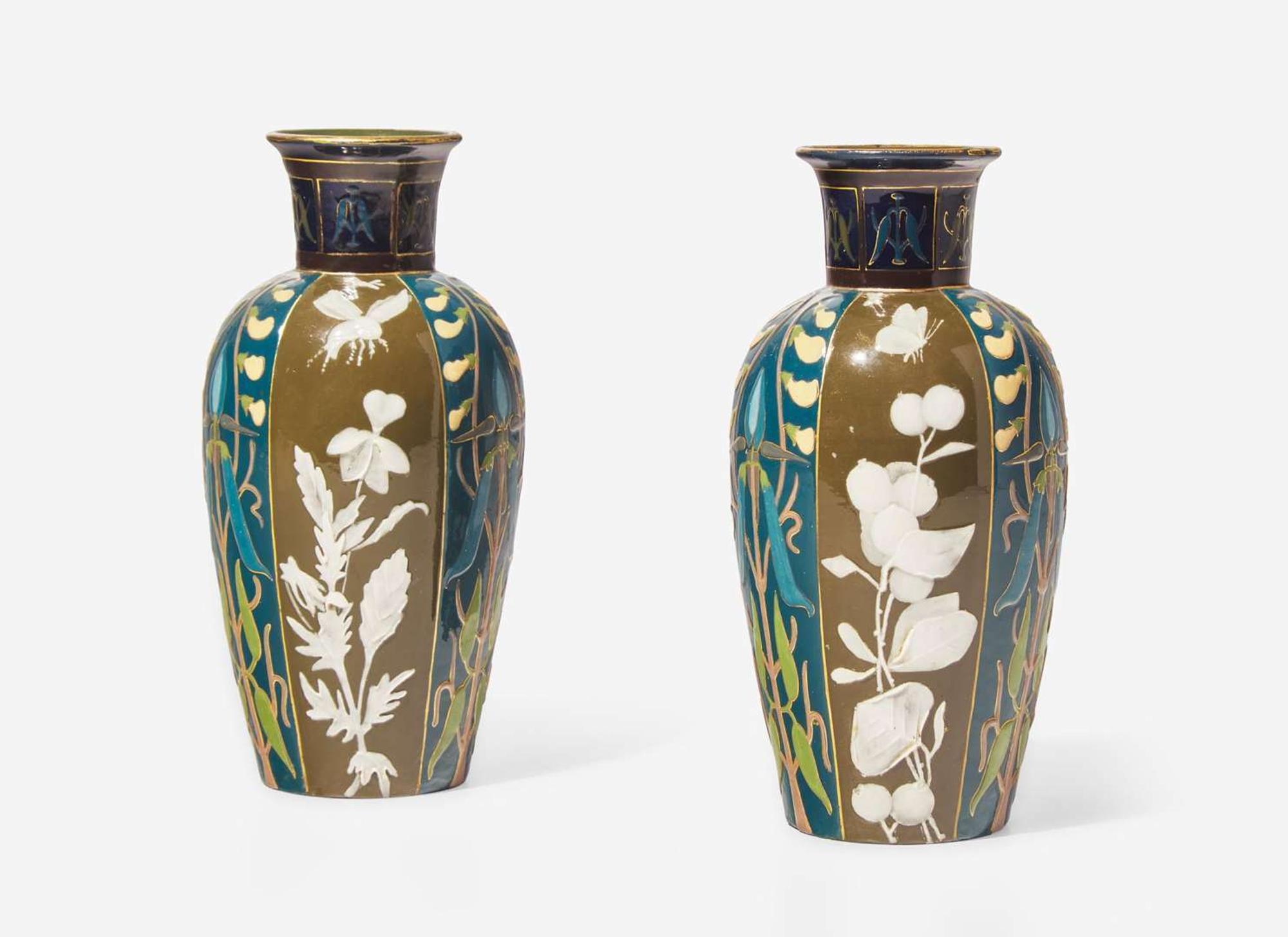 A Pair of Very Fine Wedgwood Pâte-sur-Pâte Vases, UK, 1870s