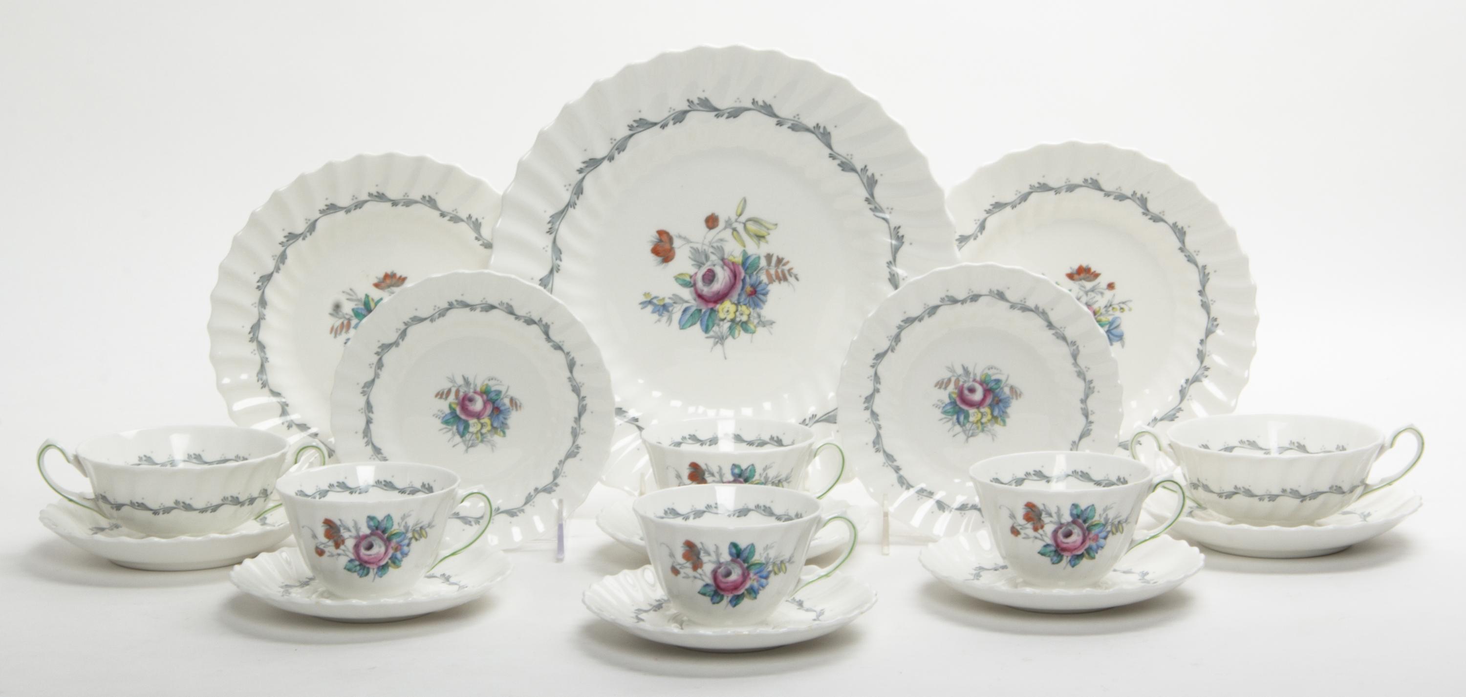 A Royal Doulton Porcelain Dinner Service for Twelve Diameter of dinner plate 10 1/2 inches. — 19TH/20TH CENTURY