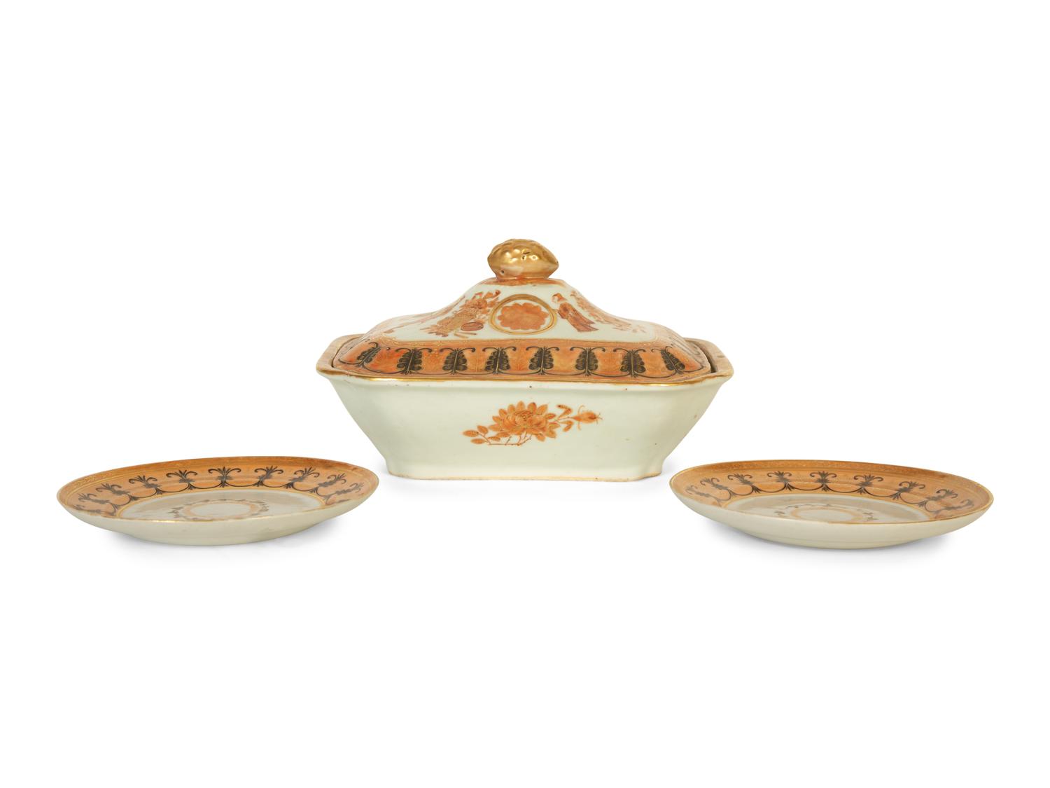 A Chinese Export Fitzhugh Covered Vegetable Dish and Two Side Plates