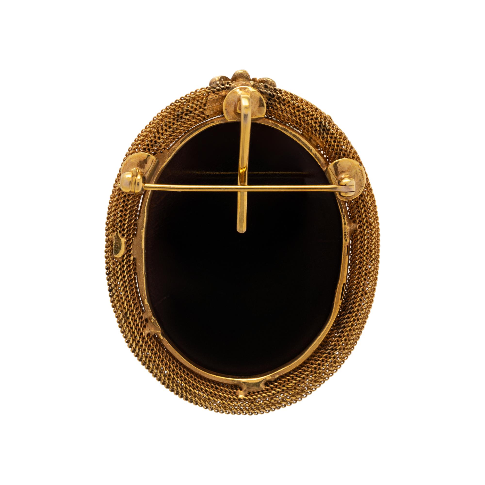 ANTIQUE, YELLOW GOLD AND AGATE CAMEO PENDANT/BROOCH