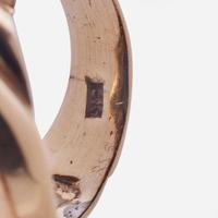 A 14K Yellow Gold, Black Onyx, and Mother of Pearl Cameo Ring