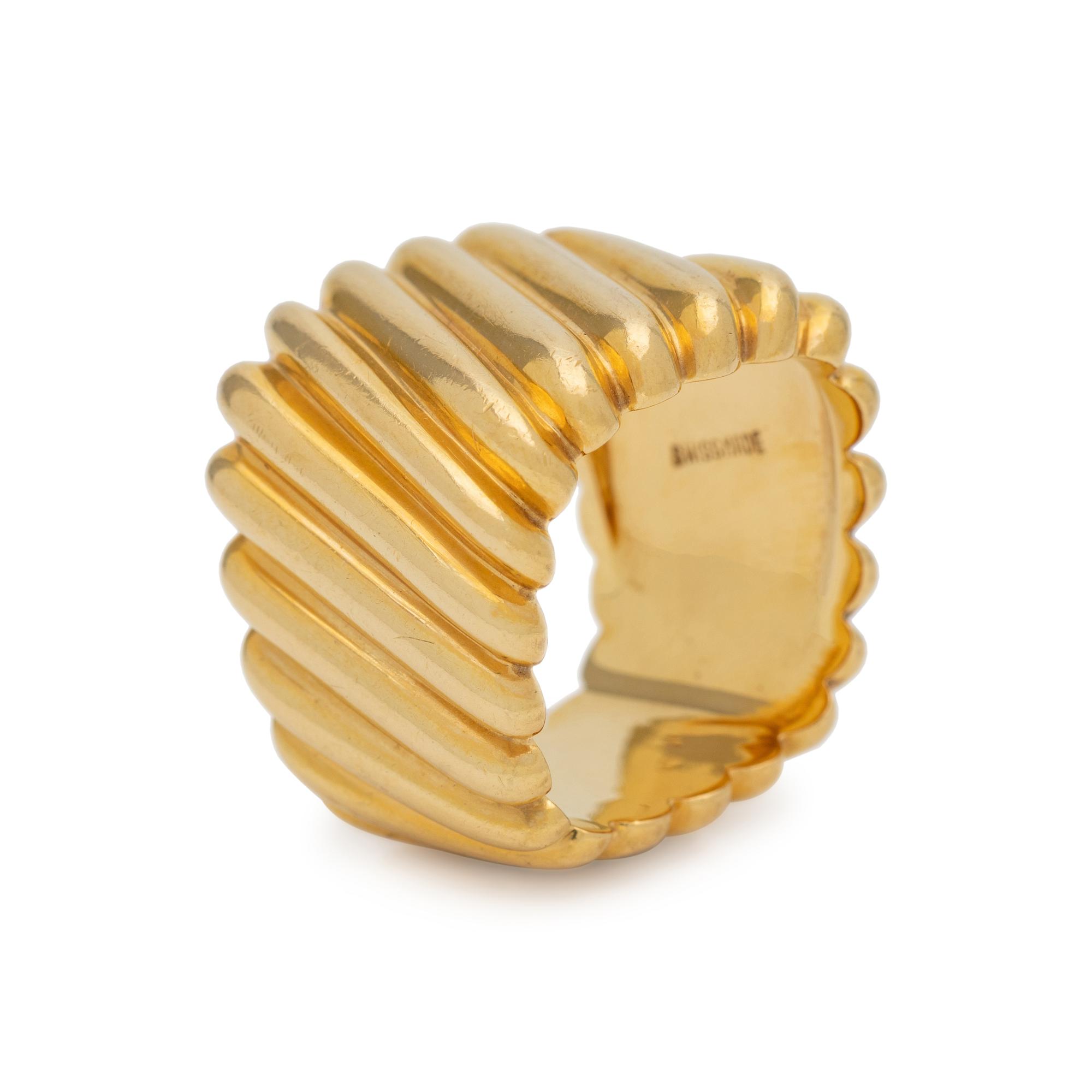SCHLUGER, YELLOW GOLD RING