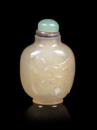 A Chinese Carved Agate Snuff Bottle