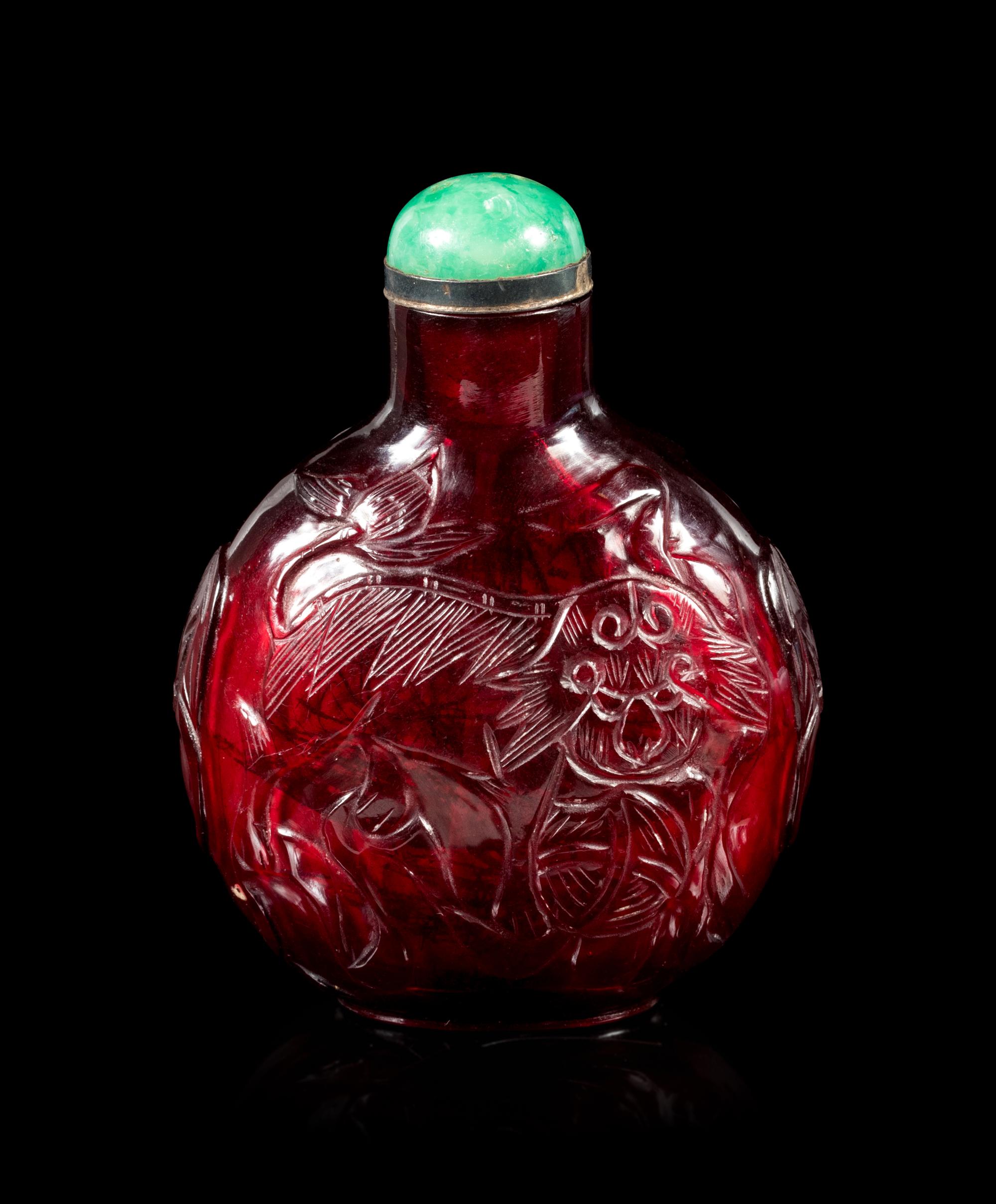A Large Amber-Tone Glass Snuff Bottle