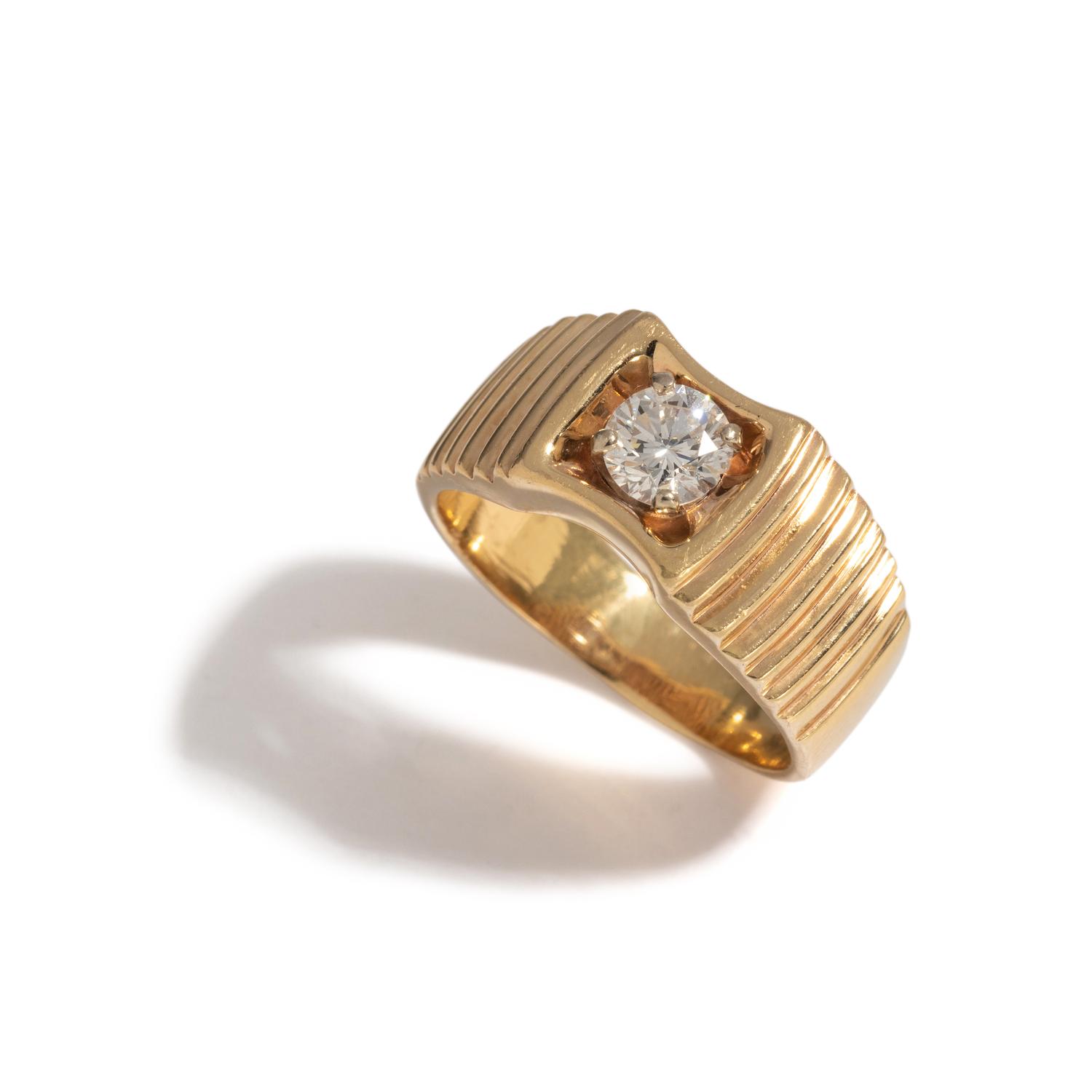 YELLOW GOLD AND DIAMOND RING