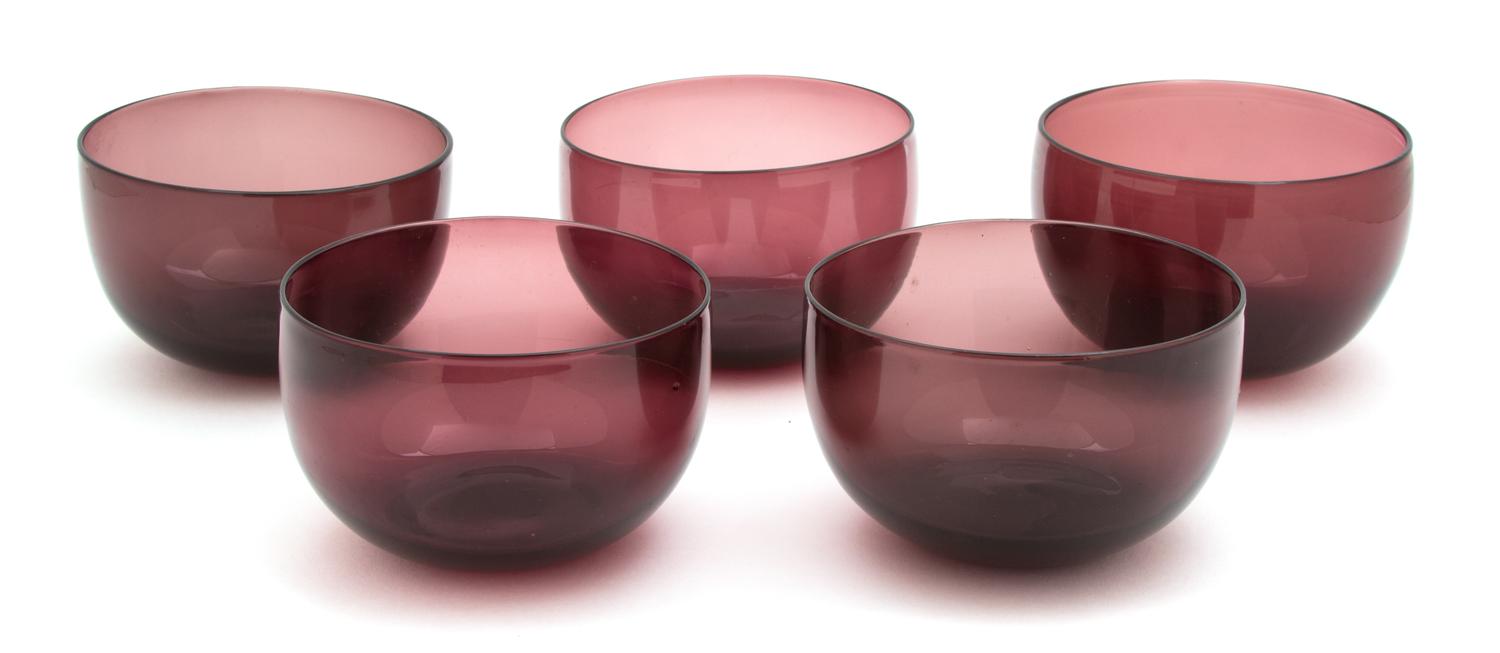 Twenty-Three Amethyst Glass Wine Rinsers Height 3 1/2 x diameter 4 3/4 inches. — 19TH CENTURY